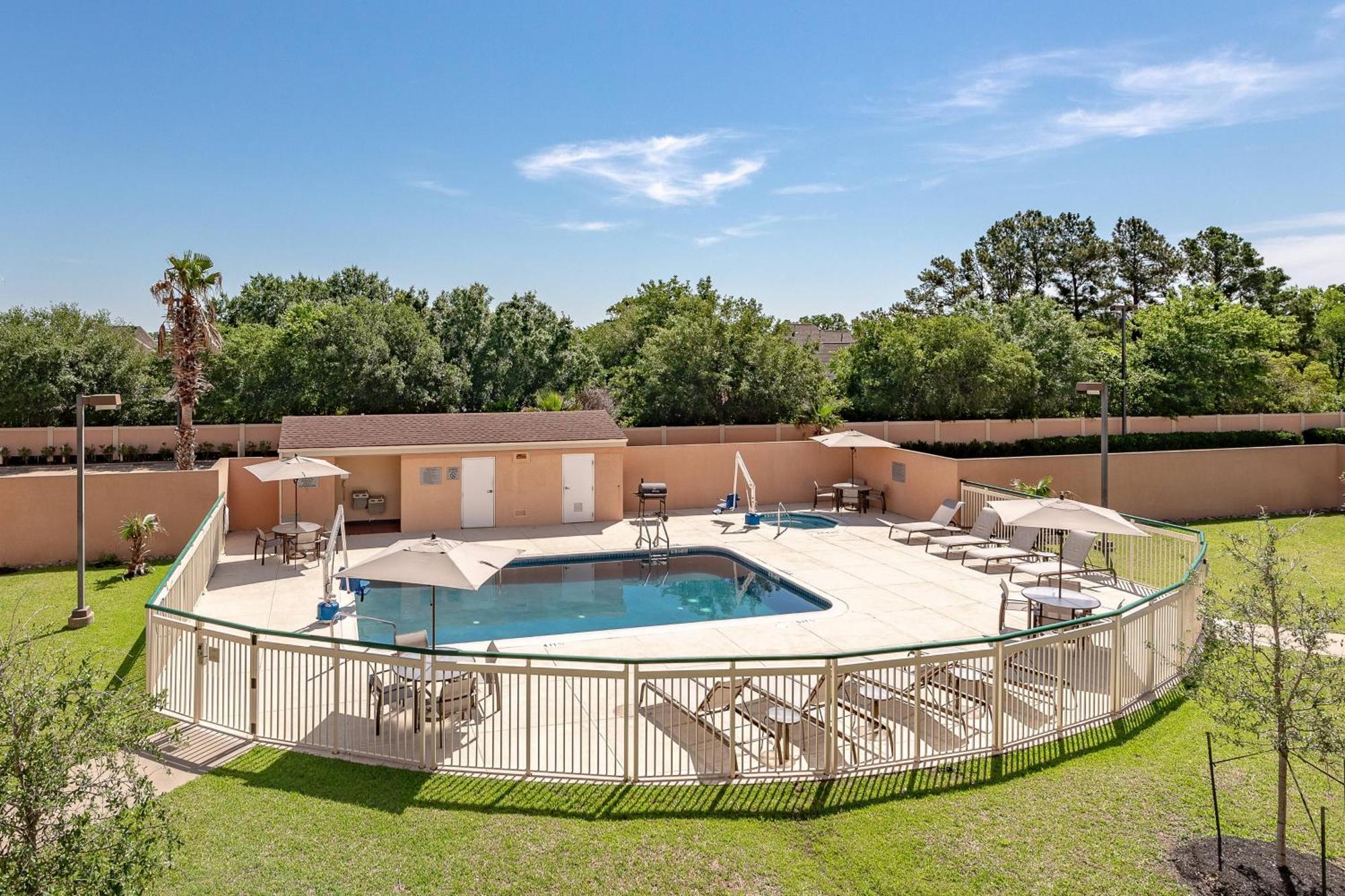 Courtyard By Marriott Bryan College Station Hotel Exterior foto