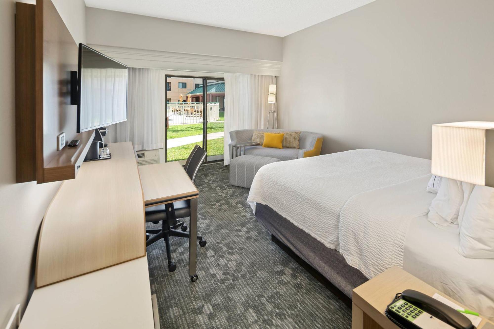 Courtyard By Marriott Bryan College Station Hotel Exterior foto